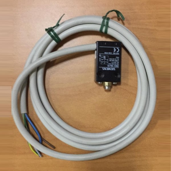 interruptor de posición con formato compacto 30 mm de ancho con cable de conexión de 2 m Contactos de acción brusca 1NA+1NC vástago reforzado
  