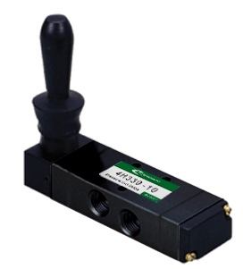 VALVULA MANUAL 5/3 CENTRO CERRADO CON RETORNO POR RESORTE