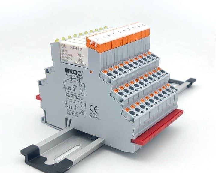 BASE Y MINI RELE ENCHUFABLE 24VDC 250V A/ DC 8A 78*93*62mm